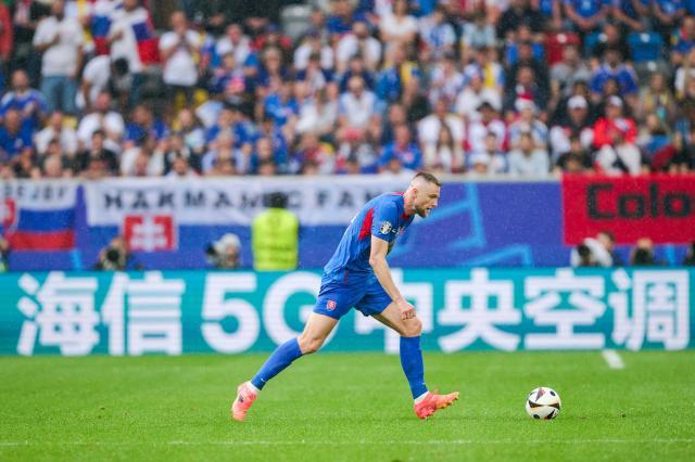 pp电子APP-王勤伯：踢了半场古代足球后，乌克兰拯救了自己