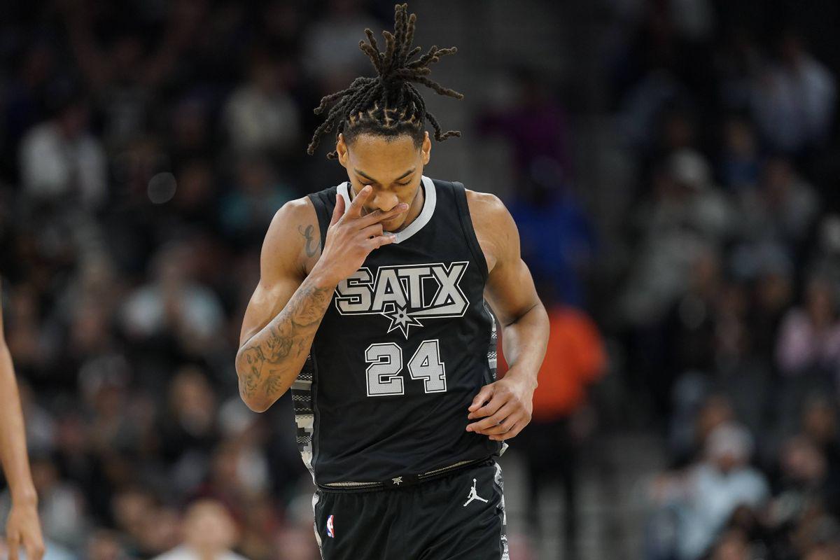 pp电子官网-从马刺老大变成球队“配角”！打了6年NBA，他总算找到自己的定位